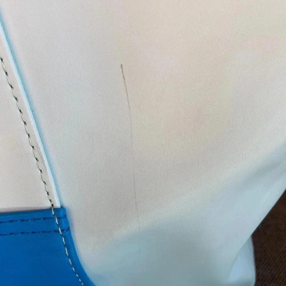 Lululemon |Vinyasa To Vino  Bag - Picture 7 of 15